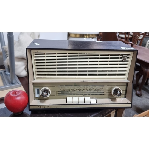 473 - A superb classic Philips B3 1956 radio.