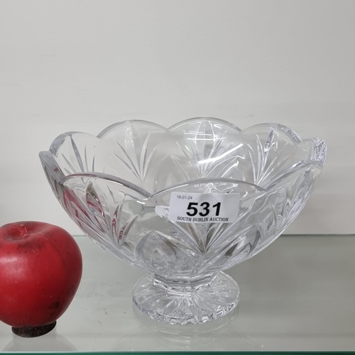 531 - A gorgeous Marquis by Waterford Crystal fruit bowl in excellent condition, retaining acid mark to ba... 