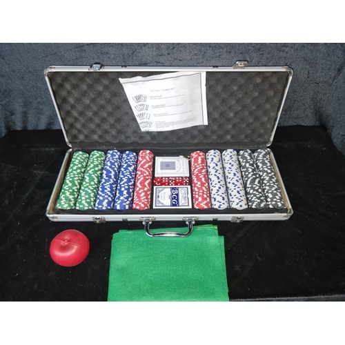 560 - A good quality Poker set comprising of chips, two decks of cards, die and baize playing matt. Held i... 