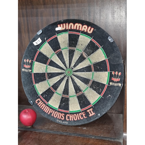 577 - A heavy Winmau Champions Choice II dart board. This board is older than Luke Littler.