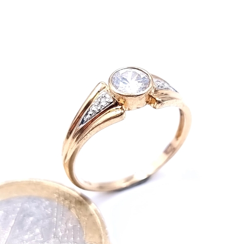 626 - A very pretty gemstone solitaire stone ring, probably set in 9K gold, ring size O, weight 1.92 grams... 