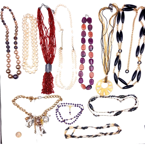 635 - A good collection of twelve items of costume jewellery consisting of beaded and gemstone necklaces, ... 