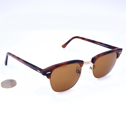 640 - A pair of originaL RayBan sunglasses, sunglasses set with metal and faux tortoise shell frames. Glas... 