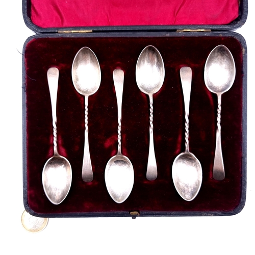 654 - A boxed set of sterling silver teaspoons hallmarked Chester, total weight of spoons 52 grams. Items ... 