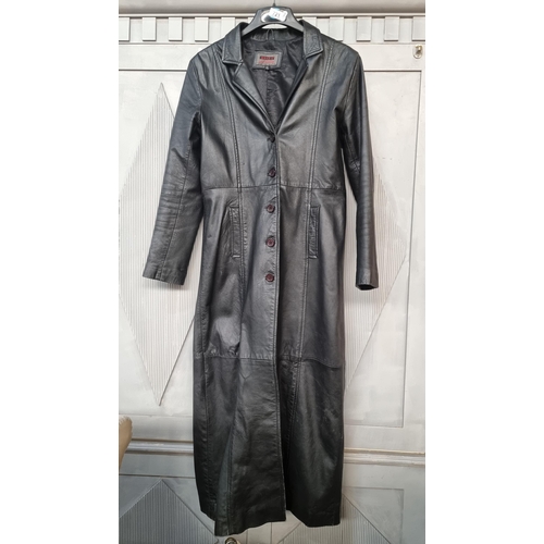 721 - An incredible full length genuine leather trench coat by Osaka sports leather wear. Features five bu... 