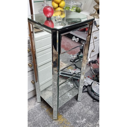 523 - A stylish contemporary mirrored glass five drawer beside locker unit.