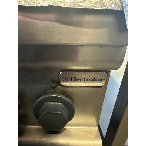 821 - Star Lot : An Electrolux Gas 4 ring Cooker and oven. In Good working order. The buyer would need to ... 