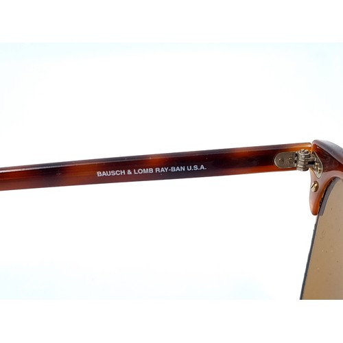 640 - A pair of originaL RayBan sunglasses, sunglasses set with metal and faux tortoise shell frames. Glas... 