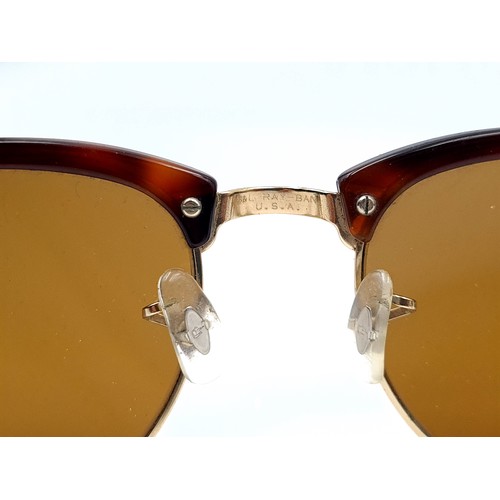 640 - A pair of originaL RayBan sunglasses, sunglasses set with metal and faux tortoise shell frames. Glas... 