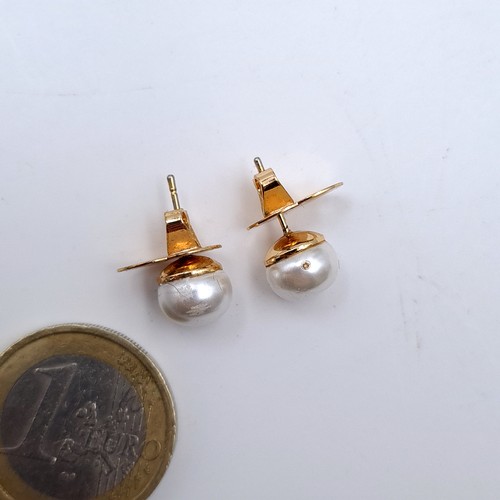 662 - A pair of 9K gold lustre pearl stud earrings.