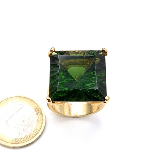 667 - A large green gem stone statement ring, ring size Q, weight 12 grams, boxed.