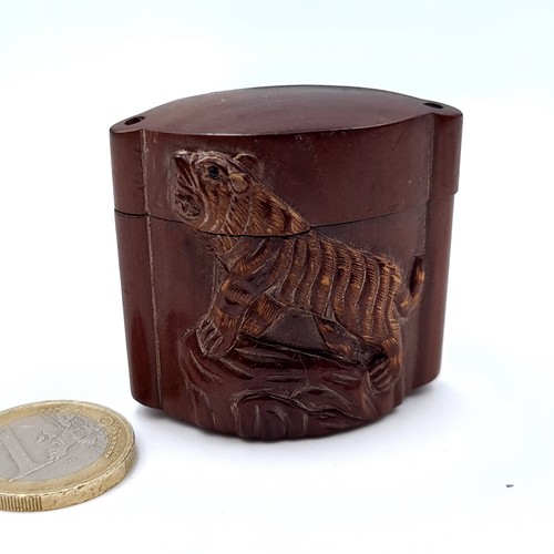 689 - A carved netsuke in the formed of tigers set with lid, 4.5cmx4cm, weight 19 grams.