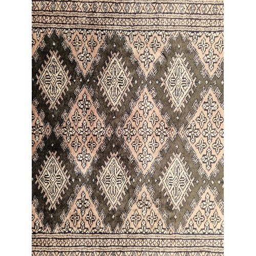 466 - Star Lot : A fabulous hand knotted woolen Persian style rug boasting an intricate geometric pattern ... 