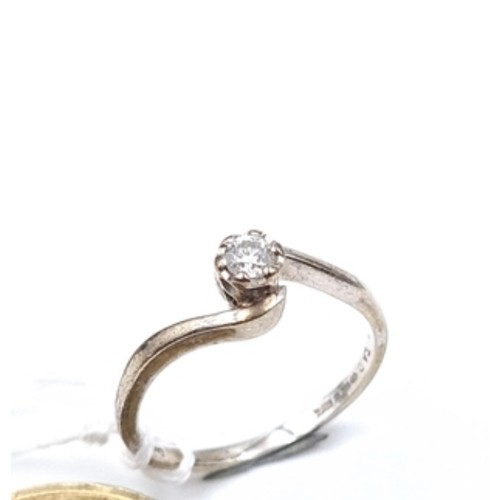 913 - Star Lot : A very pretty diamond Solitaire ring with twist mount 9K white gold ring (375), ring size... 