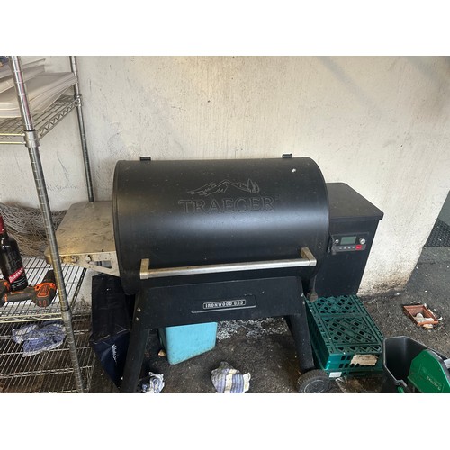 912 - Star Lot : A Commercial Large BBQ, Ironwood 884 Traeger. With Side shelf Large Capacity and digital ... 