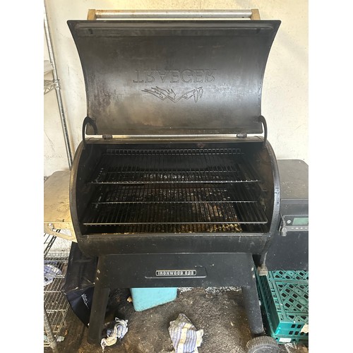 912 - Star Lot : A Commercial Large BBQ, Ironwood 884 Traeger. With Side shelf Large Capacity and digital ... 