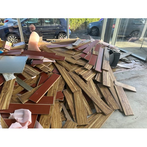 836 - A quantity of hardwood laminate flooring, Approx 3000 square feet. It has been taken up so the buyer... 