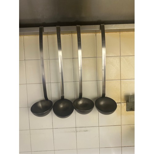 306 - A collection of commercial kitchen equipment such as a colander, spiders, sieves, deep fry strainers... 