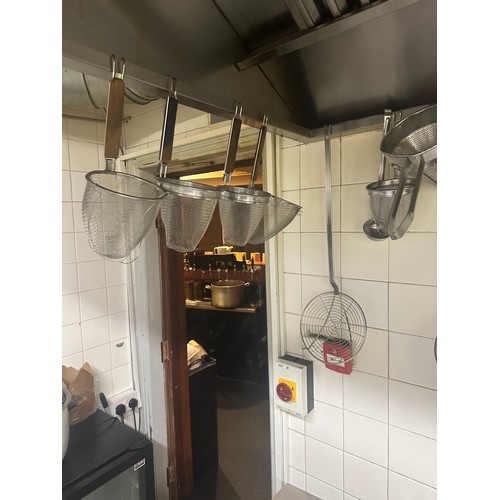 306 - A collection of commercial kitchen equipment such as a colander, spiders, sieves, deep fry strainers... 