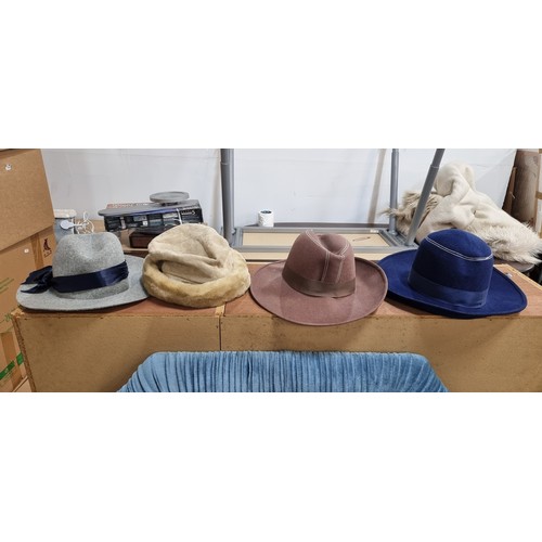 709 - A superb collection of vintage hats in a variety of styles and materials. Includes many felt and str... 