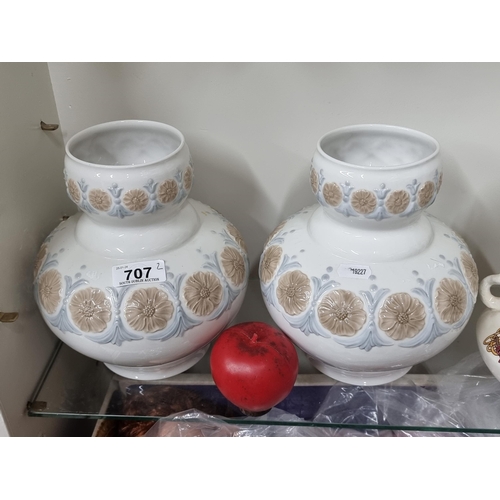 707 - A gorgeous pair of rare vintage Nao by Lladro vases boasting a floral motif. In lovely condition mad... 