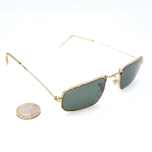 431 - A pair of original RayBan aviator style sunglasses set in gold metal frames, glasses come complete w... 