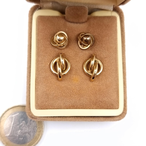 435 - Two pairs of 9K gold stud earrings of a total weight of 1.64 grams.