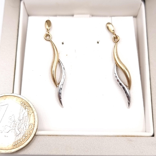 475 - A pair of Italian made 9ct gold (stamped 375 to backs) bi metal leaf designed drop stud earrings, bo... 