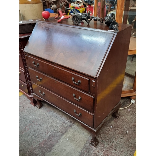 576 - A handsome vintage bureau with a drop down desk to reveal pigeon holes and correspondence drawers. F... 