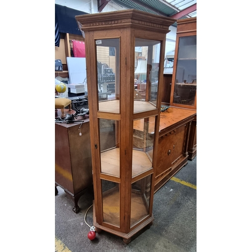 577 - Star Lot : A super hexagon glass display cabinet with three tiers and a glass door and light at the ... 