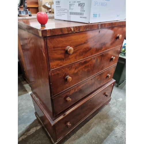 635 - Star Lot : A gorgeous Victorian red mahogany four drawer chest of drawers. Two pieces for easy trans... 