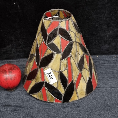 249 - A beautiful vintage Tiffany style multicoloured lamp shade. In good order