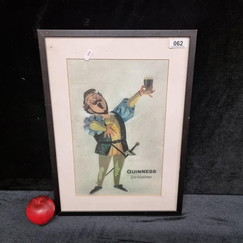 62 - A fabulous original vintage Guinness advertising print. Featuring a characterful singer. Housed in a... 