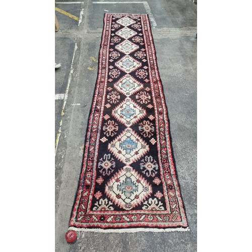 901 - Star lot: A fabulous hand woven Persian Teppich, Iran Hamadan woolen hall runner rug featuring a gor... 