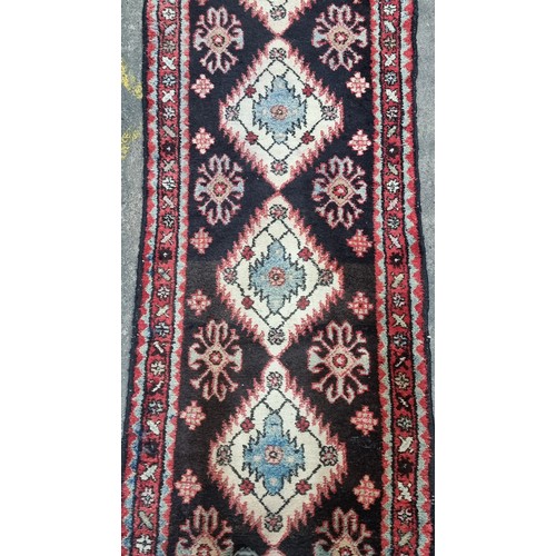 901 - Star lot: A fabulous hand woven Persian Teppich, Iran Hamadan woolen hall runner rug featuring a gor... 