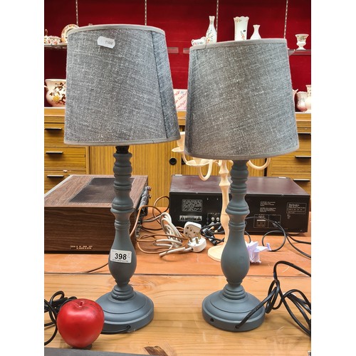 398 - A modern pair of table lamps with turned bases. In a charcoal finish. These nice lamps have a French... 