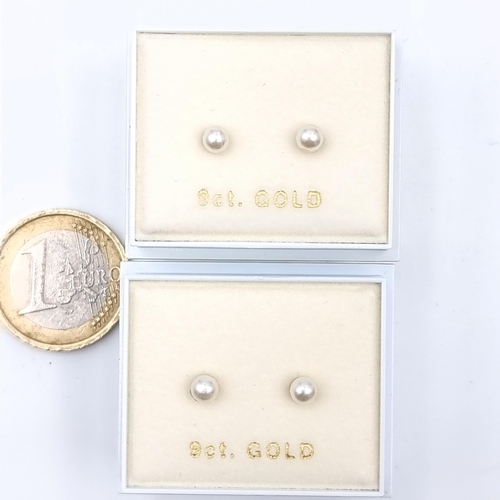 882 - Two pairs of 9K gold pearl stud earrings, boxed, old new stock never worn.