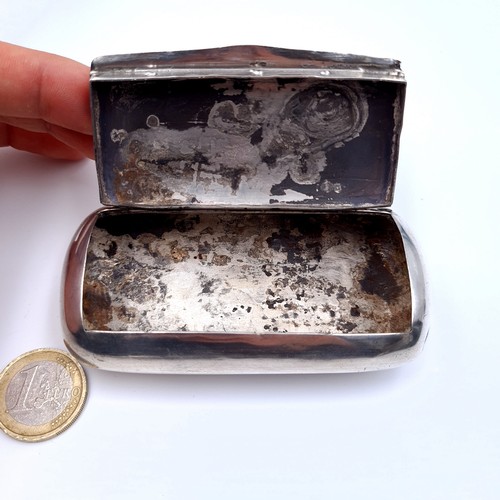 13 - A sterling silver lidded snuff box, set with floral decoration to lid with the letter 