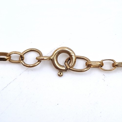 439 - A nice long 9ct gold necklace, length 42cm. 
Weight: 4.19 grams