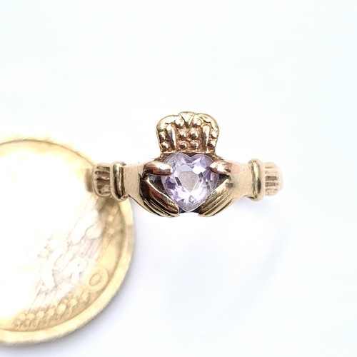 447 - A 9K gold (375) claddagh ring with tourmaline stone mount, ring size P, weight 2.3 grams.