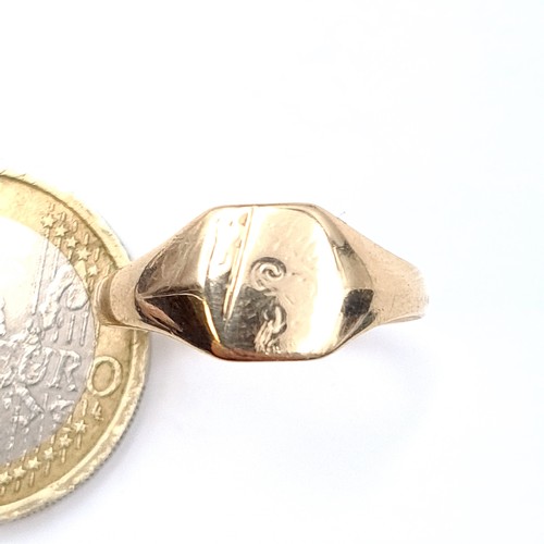 449 - A 9K gold signet ring, ring size Q, weight 1.57 grams.