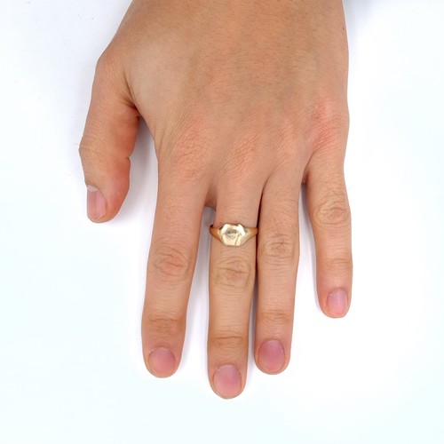 449 - A 9K gold signet ring, ring size Q, weight 1.57 grams.