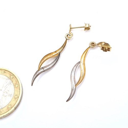 475 - A pair of Italian made 9ct gold (stamped 375 to backs) bi metal leaf designed drop stud earrings, bo... 