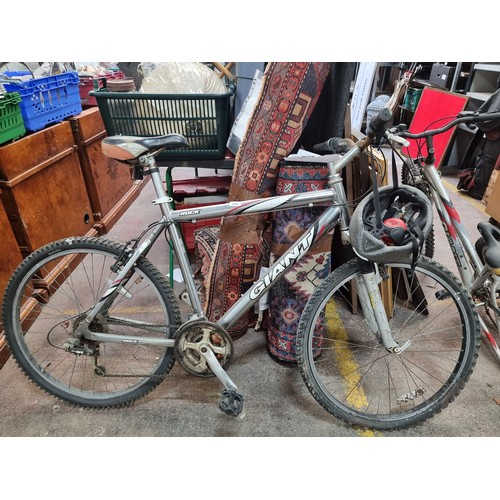 903 - A Giant Rock mountain bicycle with Shimano gears. Frame MM: 21 inches. In silver. With internet comp... 