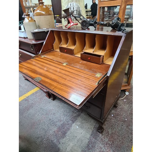 576 - A handsome vintage bureau with a drop down desk to reveal pigeon holes and correspondence drawers. F... 