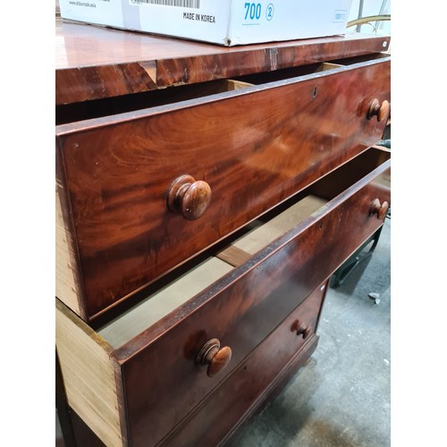 635 - Star Lot : A gorgeous Victorian red mahogany four drawer chest of drawers. Two pieces for easy trans... 