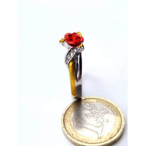 867 - A pretty rose set ring with twist gem stone mount inner band Inscribed 