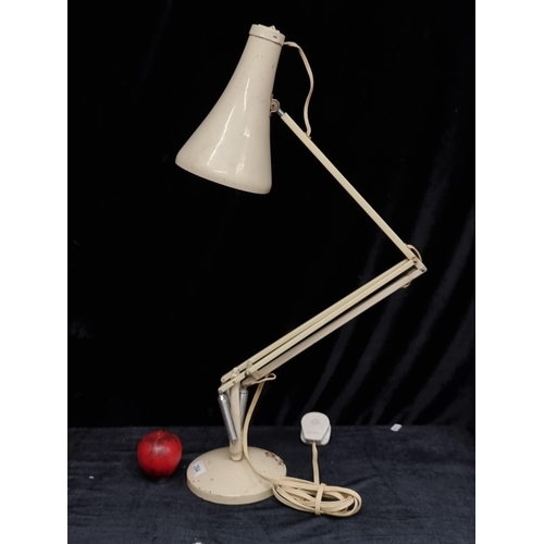 284 - A fabulous vintage Herbert Terry & Sons anglepoise desk lamp in a cream enameled finish.