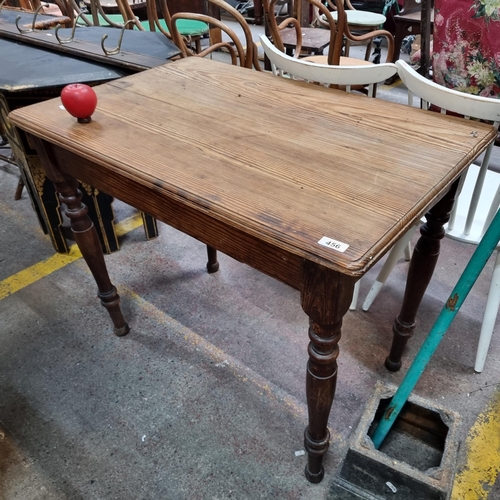 456 - A charming Victorian antique pine farmhouse side table. Lovely grain to wood with turned legs. Prove... 