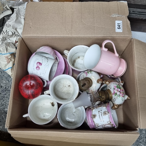 641 - A nice collection of approx. 20 pieces of china including tea cups, saucers and neatly-sized oil lam... 